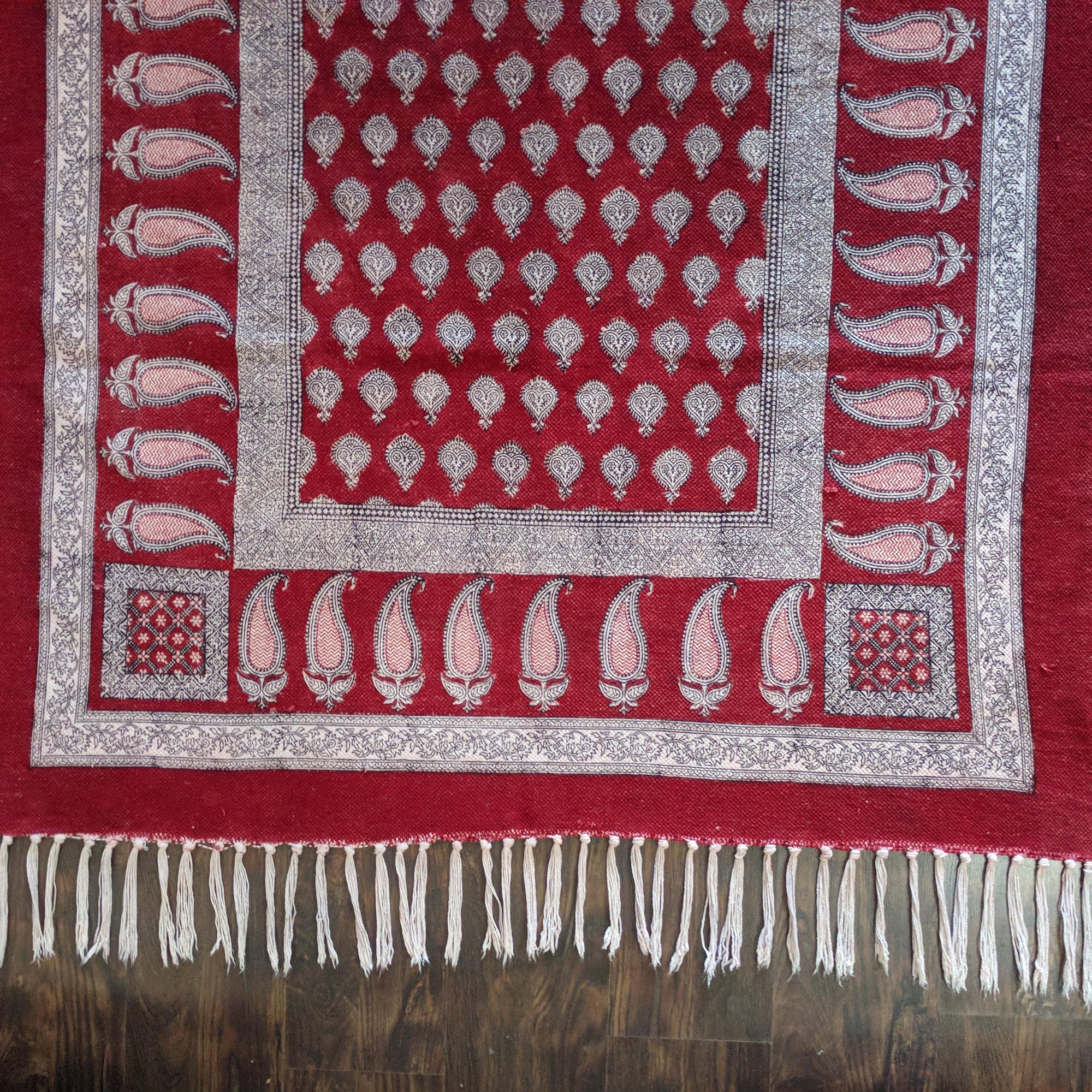 Traditional Paisley Jaal & Border Hand-block Print Rug - Red White - Image 2