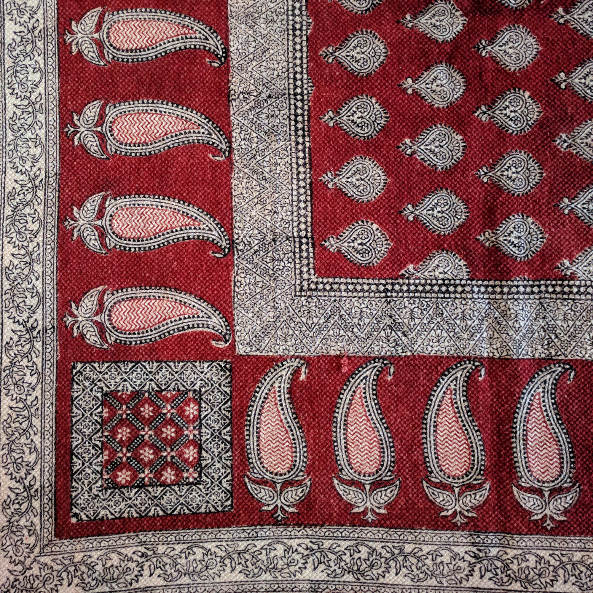 Traditional Paisley Jaal & Border Hand-block Print Rug - Red White - Image 3