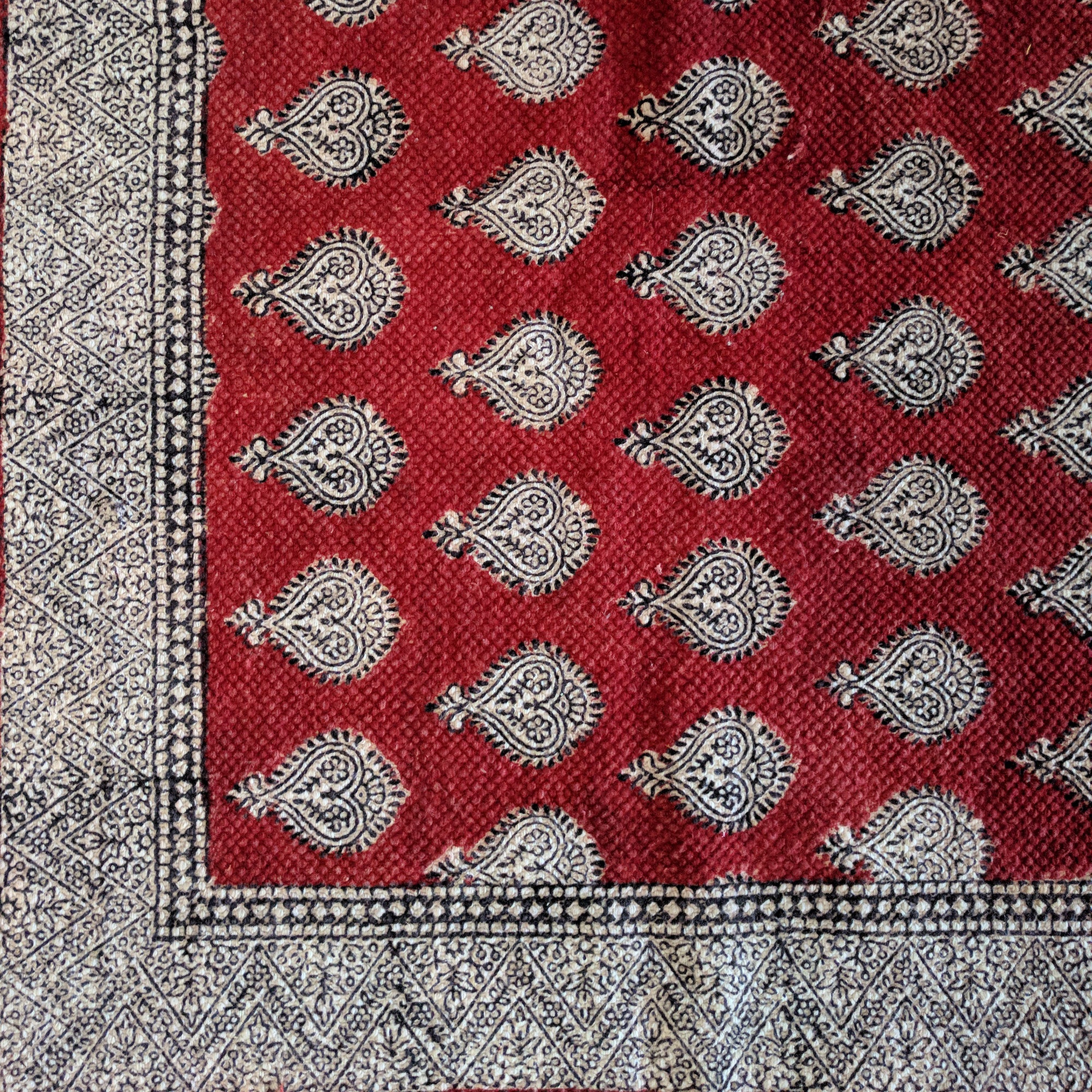 Traditional Paisley Jaal & Border Hand-block Print Rug - Red White - Image 4