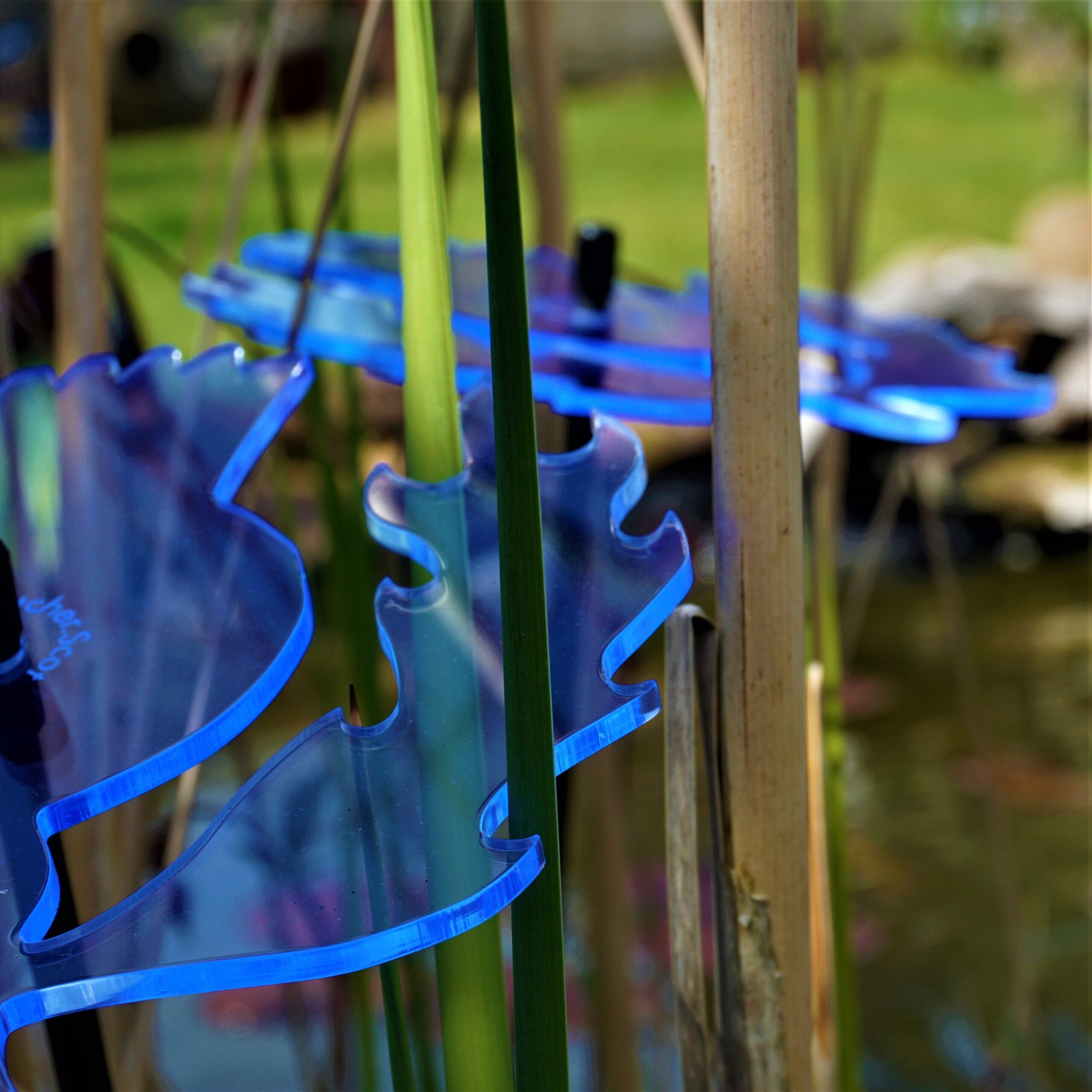Large Garden Decor Ornaments Set of 3 'Scottish Thistles' - Image 3